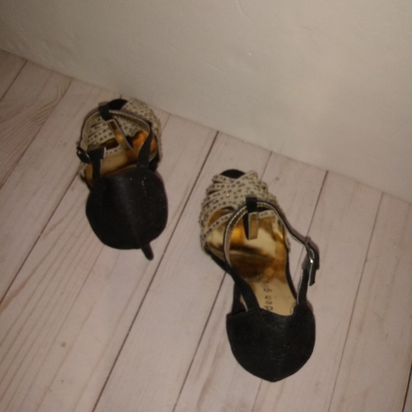 Madden girl T-strap nude and black open toe heels - Picture 9 of 15